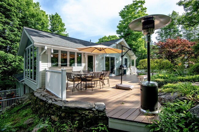 Photo - 172 Ponus Ave