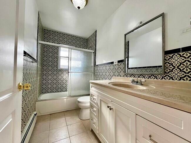 Photo - 6401 Granton Ave Unidad 2