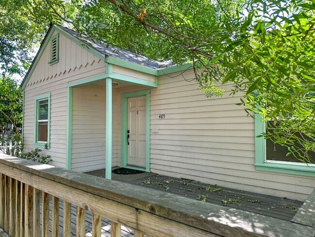 Photo - 5 Bedrooms and 3 Bathrooms!