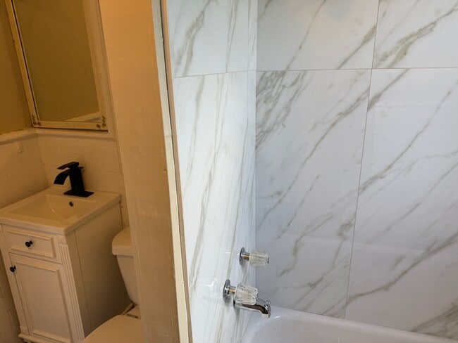 Building Photo - 159 Northampton St Unit Lower flat