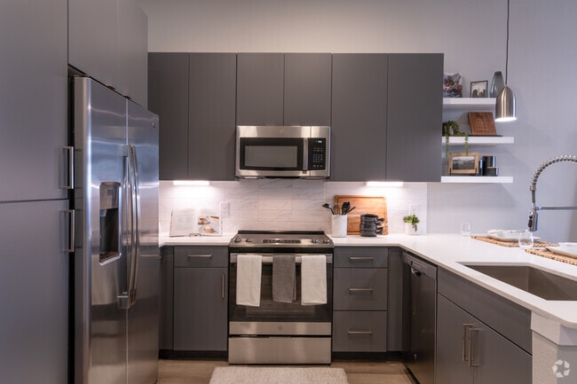 1HAB, 1BA-725SF - The Exchange