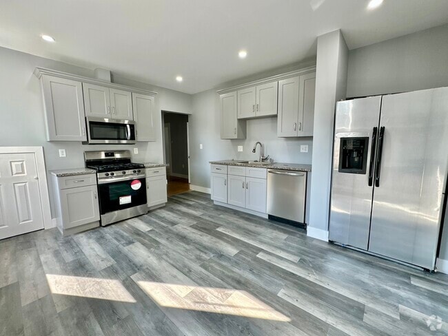 Building Photo - 512 Centre St Unit 1 Rental