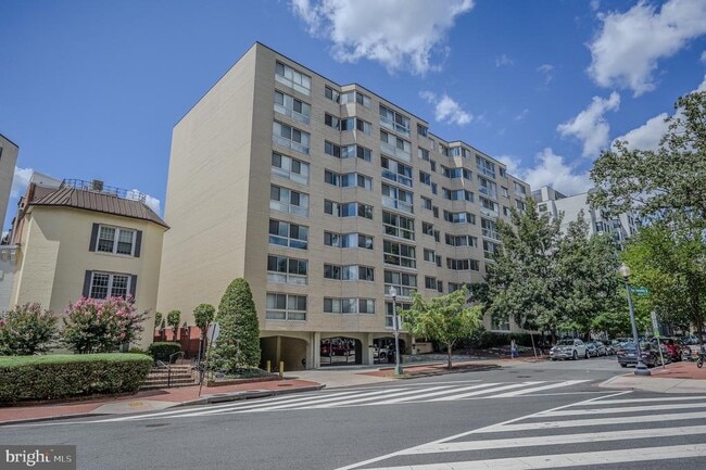 Building Photo - 922 24th St NW Unit 414 Rental