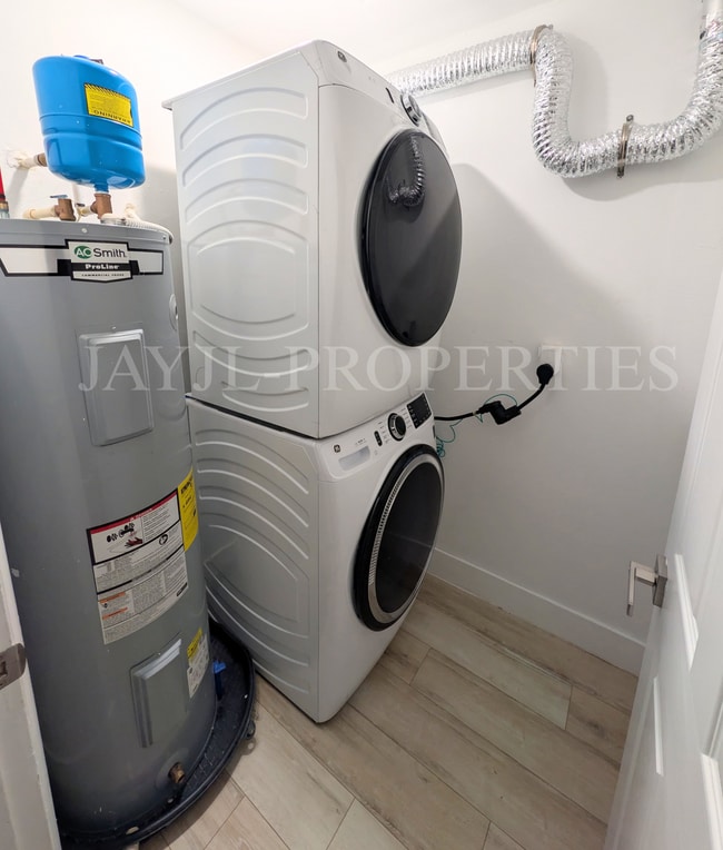 Photo - 1997 Bonneville Dr