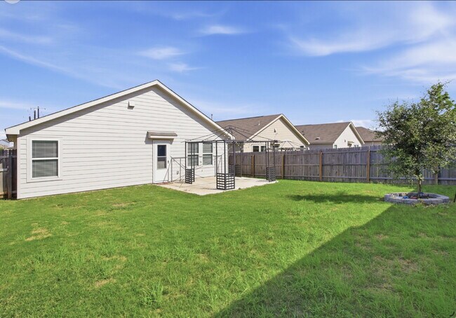 "Charming 4-Bedroom Haven in Saint Hedwig with 2 Full Baths and 1668 Sq Ft of Comfort!"