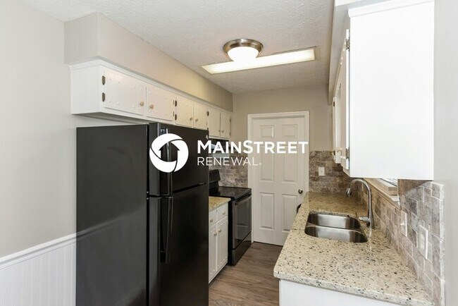 Photo - 3 Bedroom Pet-Friendly Home in Hendersonville, TN with Main Street Renewal