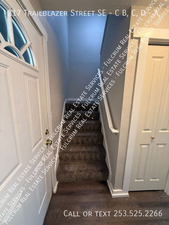 Photo - 317 Trailblazer St SE Unidad A,