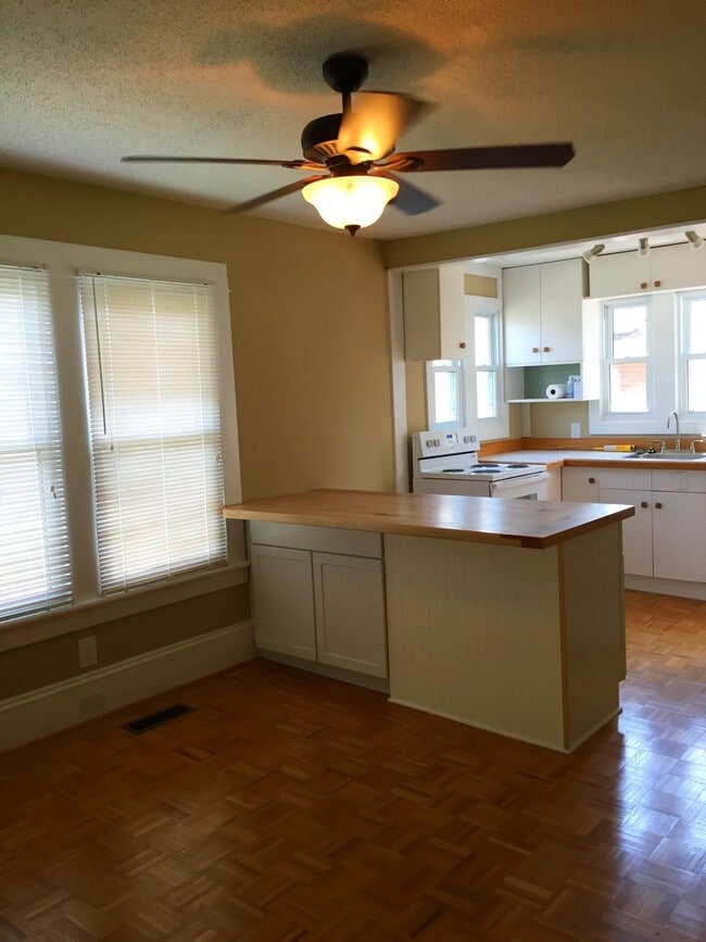 1917 Golden Gate Dr