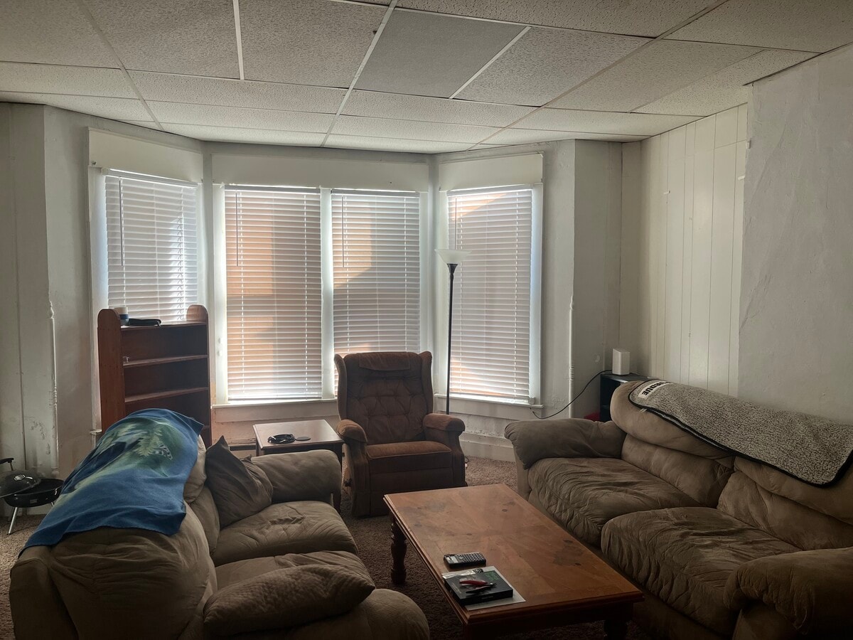 Unidad de sala de estar A - 415 N Chauncey Ave Unidad D