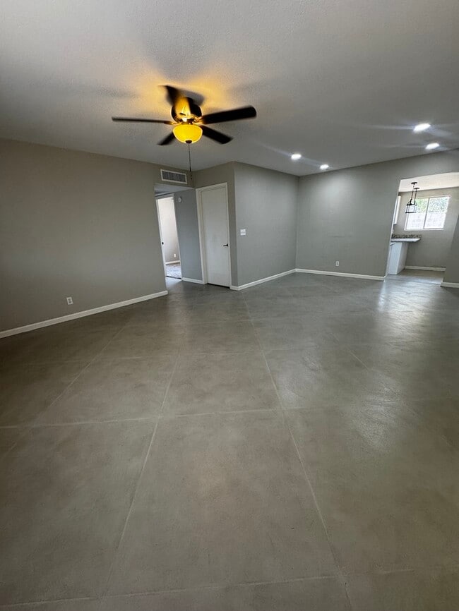 Photo - FOR RENT
