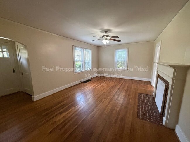 Photo - 801 Knollwood St