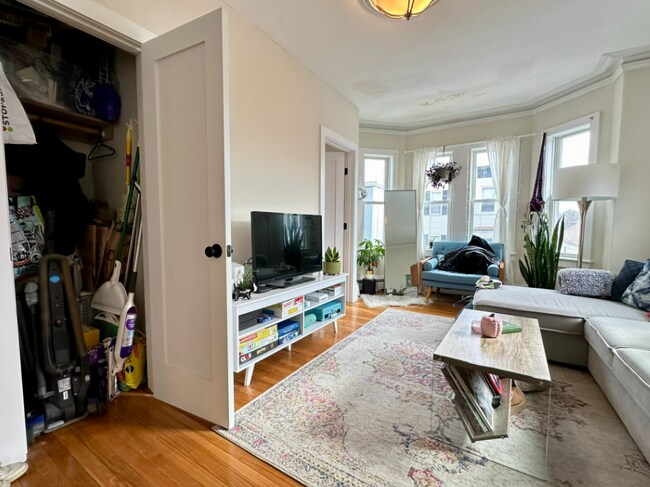 Photo - 839 Parker St
