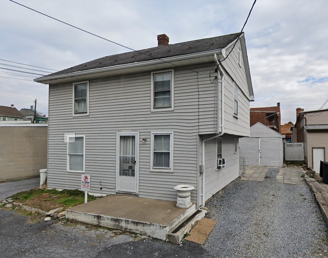 Building Photo - 3 bedroom 1 bath single family house