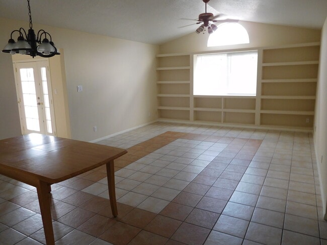 Photo - 7401 Branco Dr NE