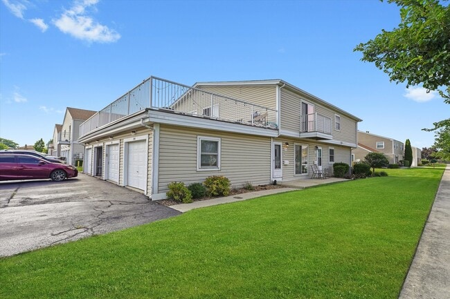 Building Photo - 7940 164th Pl Unit 7940 Rental