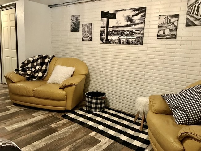 Photo - 325 Westbrook Dr