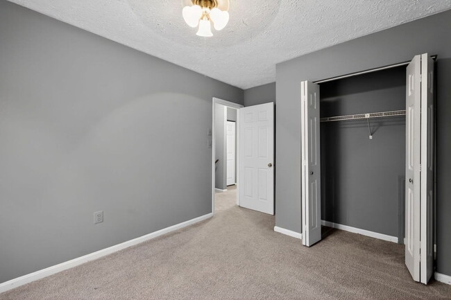 Photo - 2710 Red Oak Ln