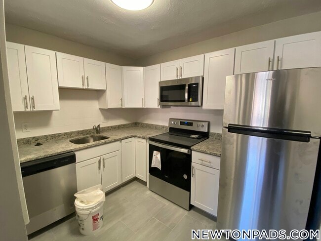 Photo - 290 Grove St Unidad 4