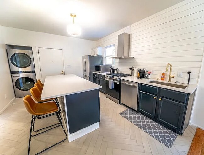 2110-2112 N Palmer St