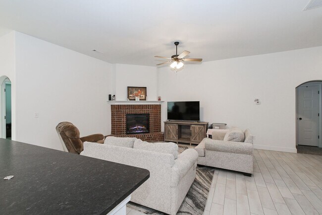 Photo - Like New Beautiful 3/2 Home in Gentry