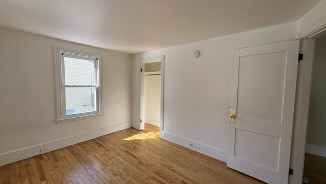 Photo - Charming 3-Bed Home with Gleaming Hardwood Floors in Westbrook – Your Cozy Retreat Awaits!