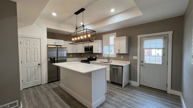 Building Photo - 438 Linden St