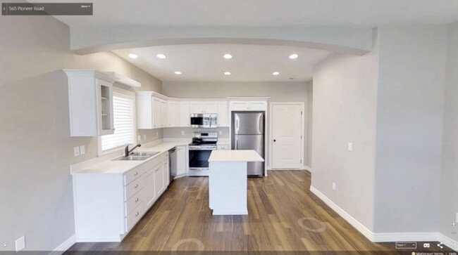 Main floor, kitchen - 565 Pioneer Rd Townhome