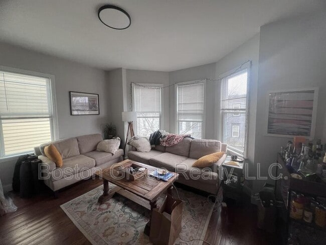 Photo - 726 E 2nd St