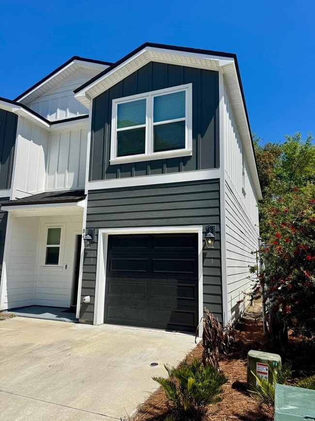 Building Photo - 272 The Prado