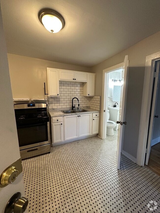 Building Photo - 2474-A N Fratney St Unit 2474 N Fratney St (Lower) Rental