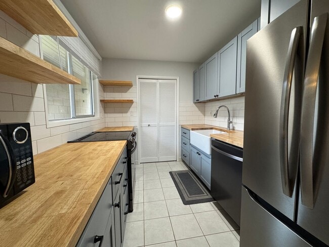 Photo - 3/2 with 2 car carport East Honolulu Unit 410/E