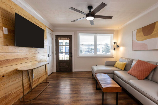 Photo - 611 20th St Apartment Unit ID1061272P