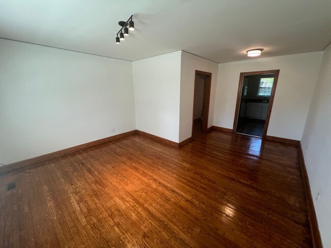 Photo - 903 E Lytle St