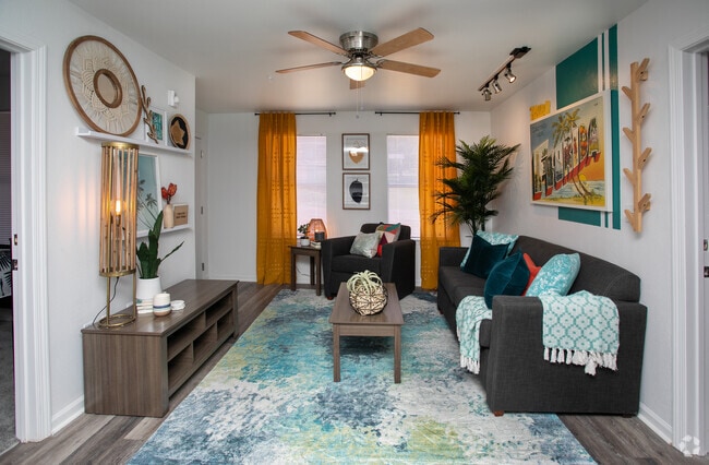 2BR,2BA-850SF