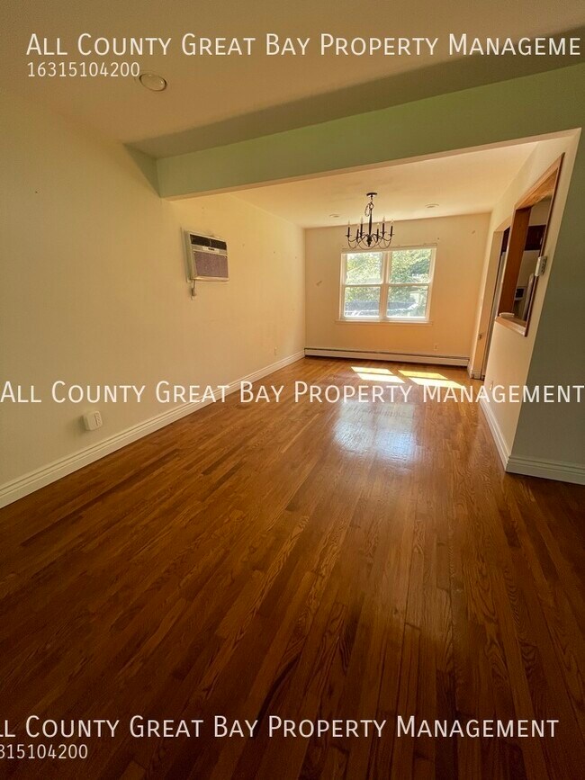 Photo - 4 Williamsburgh Ln