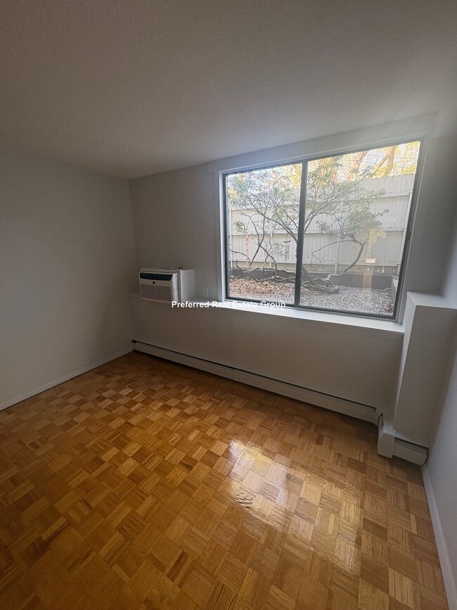 Photo - 340 Newton St Unidad B