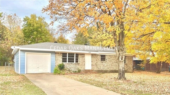 Building Photo - 2400 Dogwood Pl