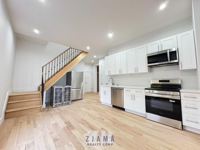 Building Photo - 1047 Bedford Ave Unit B2 Rental
