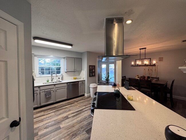 Photo - 315 Parkwood Pl