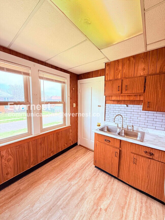 Photo - 3209 W Grand St