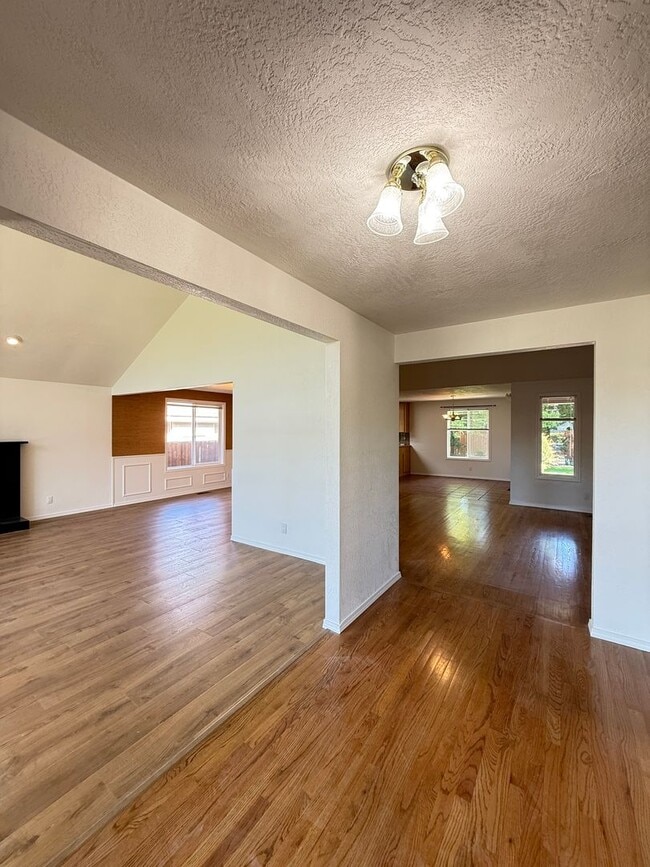 Photo - Immaculate 3 bedroom, 2 bath home in desirable Medford Neighborhood!