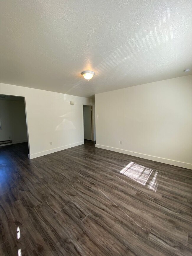 2-Bed 1-Bath Green Leaf Apartments