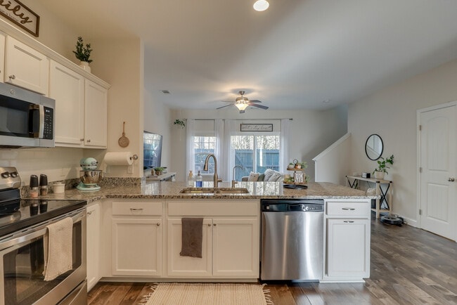 Photo - 413 Ferguson Ln