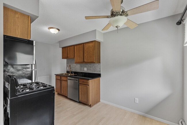 Photo - 2720 Rosalyn Ct Unidad 303