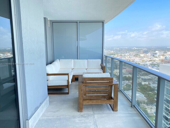 Photo - 488 NE 18th St Unit 3911