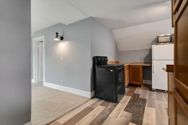 Building Photo - 1318 Clover St Unit 2