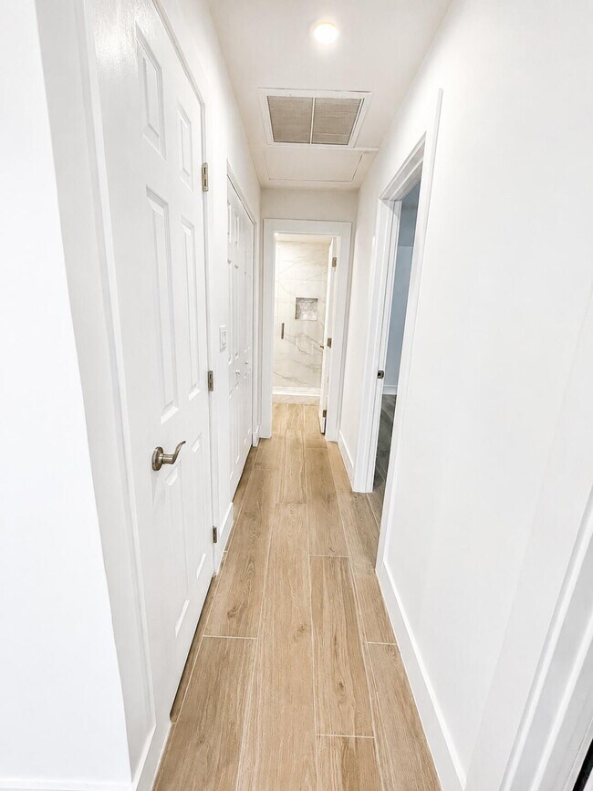 Photo - 2104 Dock St