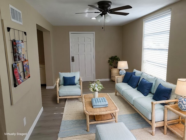 Sala Florida, puesta en escena virtual - 2451 Canadian Way Unidad #31