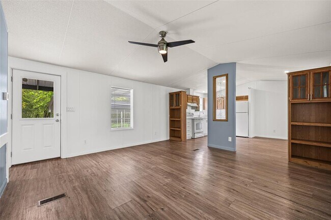 Photo - 184 Oak Forest Ct