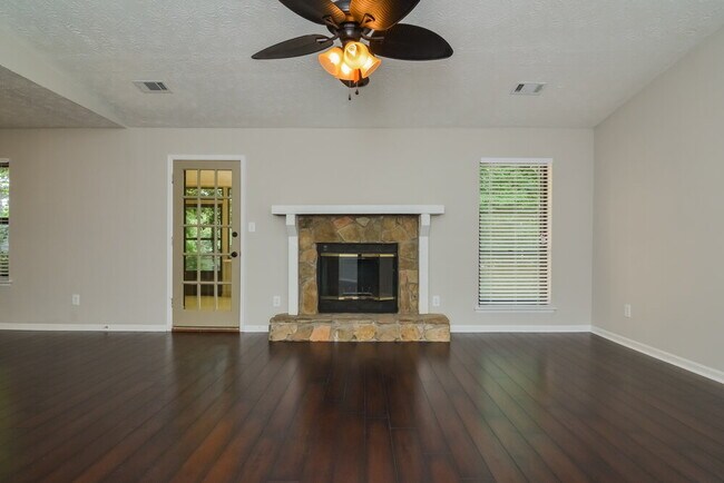 Photo - 3747 Willow Wood Way NW